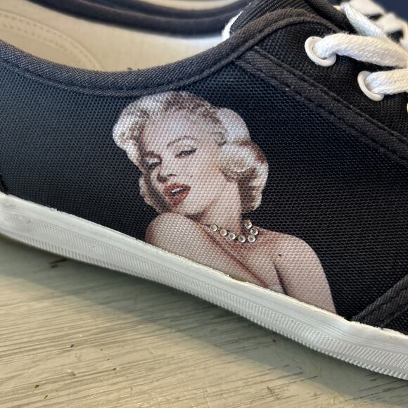 Bradford Exchange Black Marilyn Monroe Shoe Sneaker Women’s Sz 10 Portrait - Picture 2 of 11